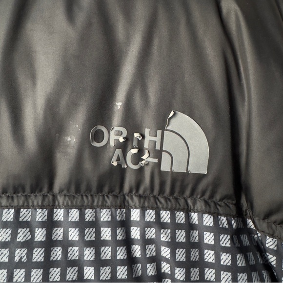 The North Face Puffer Jacket - Picture 4 of 4